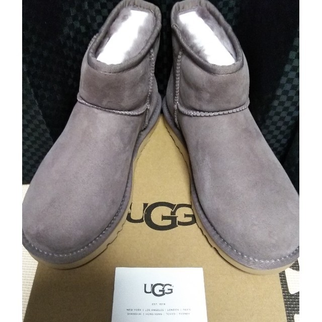 UGG(アグ)のNANAKO様専用【新品】UGGクラシックミニブーツ（ストーミーグレー24cm） レディースの靴/シューズ(ブーツ)の商品写真