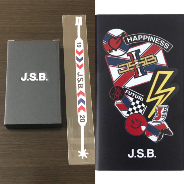 三代目 J Soul Brothers(サンダイメジェイソウルブラザーズ)のJ.S.B モバイルバッテリー＋特典ミサンガ RAISE THE FLAG エンタメ/ホビーのタレントグッズ(ミュージシャン)の商品写真