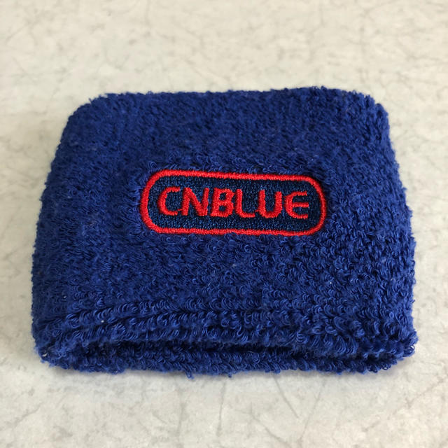 CNBLUE(シーエヌブルー)のCNBLUE リストバンド エンタメ/ホビーのタレントグッズ(アイドルグッズ)の商品写真