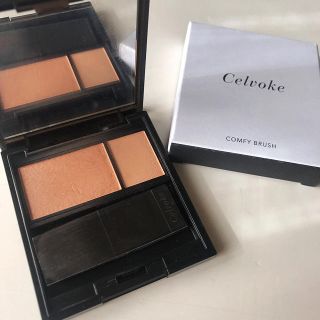 コスメキッチン(Cosme Kitchen)の美品 Celvoke カムフィー ブラッシュ 03(チーク)