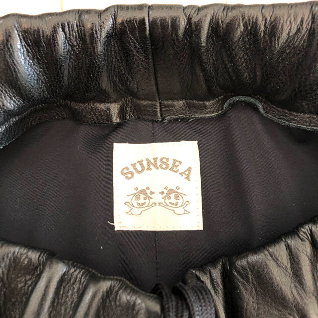 SUNSEA(サンシー)の即購入可能です様専用 sunsea サンシー レザー フリーマーケット パンツ  メンズのパンツ(その他)の商品写真