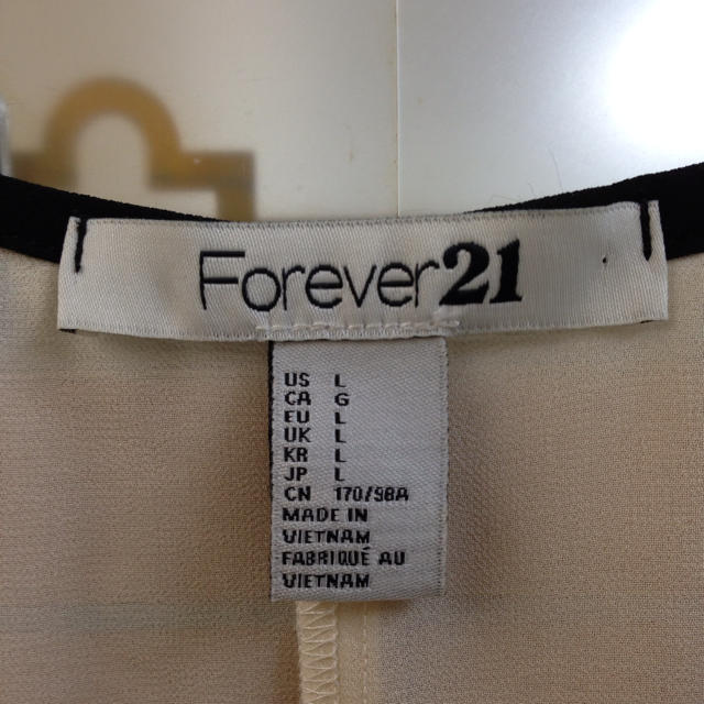 FOREVER 21(フォーエバートゥエンティーワン)のForever21★バイカラーシャツ レディースのトップス(シャツ/ブラウス(半袖/袖なし))の商品写真