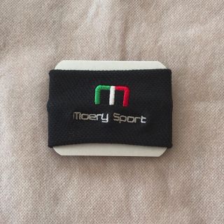 モエリー(MOERY)のモエリースポーツ  リストバンド 黒  未使用品！！(バングル/リストバンド)