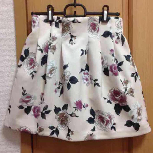 【予約中！】 dazzlin - ローズ柄ボンディングスカート ミニスカート