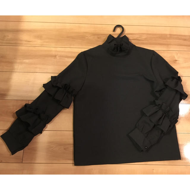 黒ブラウス フリル 変形 レディースのトップス(シャツ/ブラウス(長袖/七分))の商品写真
