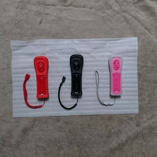 ウィー(Wii)のよったむ様専用 Wiiリモートコントローラー(赤、黒、ピンク)(その他)