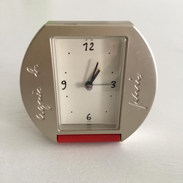 agnes b.(アニエスベー)のアニエス・ベー アラーム付き卓上時計 インテリア/住まい/日用品のインテリア小物(置時計)の商品写真