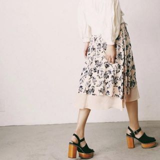 マウジー(moussy)のmoussy 花柄スカート(ひざ丈スカート)