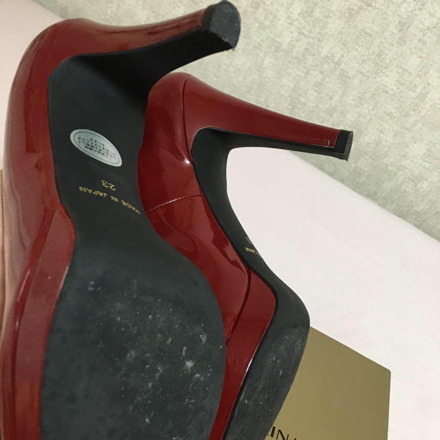 【値下げ】赤 ヒール パンプス レディースの靴/シューズ(ハイヒール/パンプス)の商品写真