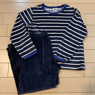 プチバトー(PETIT BATEAU)のプチバトー ベロアボーダーパジャマ 110(パジャマ)