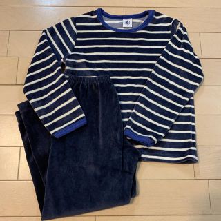 プチバトー(PETIT BATEAU)のプチバトー ベロアボーダーパジャマ 110(パジャマ)