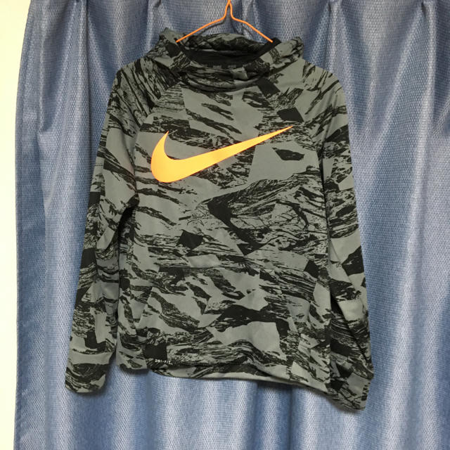 NIKE(ナイキ)のNIKE ジュニアパーカー キッズ/ベビー/マタニティのキッズ服女の子用(90cm~)(ジャケット/上着)の商品写真