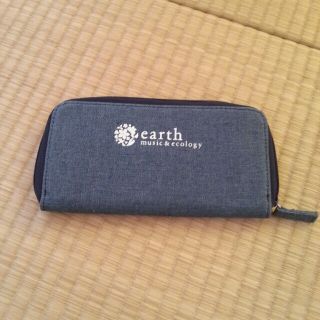 アースミュージックアンドエコロジー(earth music & ecology)のearth デニム長財布 新品(財布)