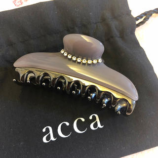 アッカ(acca)の美品 acca クリップ グレー ニューコラーナ(バレッタ/ヘアクリップ)