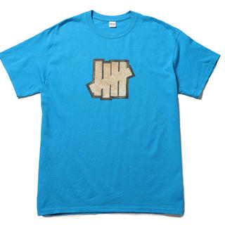 アンディフィーテッド(UNDEFEATED)のUNDEFEATED PLATE STRIKE TEE(Tシャツ/カットソー(半袖/袖なし))