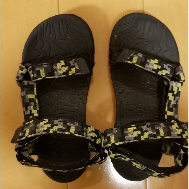 Teva(テバ)のTeva  サンダル　キッズ キッズ/ベビー/マタニティのキッズ靴/シューズ(15cm~)(サンダル)の商品写真