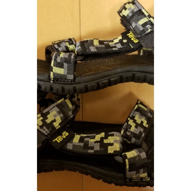 Teva(テバ)のTeva  サンダル　キッズ キッズ/ベビー/マタニティのキッズ靴/シューズ(15cm~)(サンダル)の商品写真