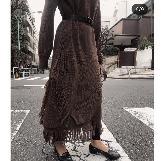 Ameri VINTAGE(アメリヴィンテージ)のアメリヴィンテージ OVER FRINGE KNIT DRESSブラウン！ レディースのワンピース(ロングワンピース/マキシワンピース)の商品写真