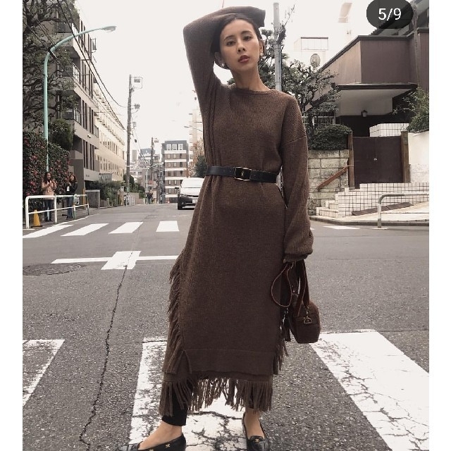 Ameri VINTAGE(アメリヴィンテージ)のアメリヴィンテージ OVER FRINGE KNIT DRESSブラウン！ レディースのワンピース(ロングワンピース/マキシワンピース)の商品写真