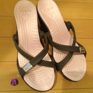 クロックス(crocs)のcrocsサンダル☆おまけ付き(サンダル)