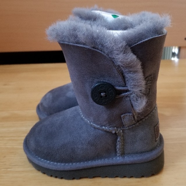 UGG(アグ)のUGG  ムートンブーツ　13.5cm　 キッズ/ベビー/マタニティのベビー靴/シューズ(~14cm)(ブーツ)の商品写真