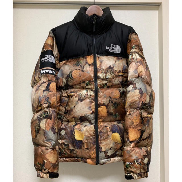 Supreme(シュプリーム)のsupreme × The North Face ヌプシ 枯葉 S メンズのジャケット/アウター(ダウンジャケット)の商品写真