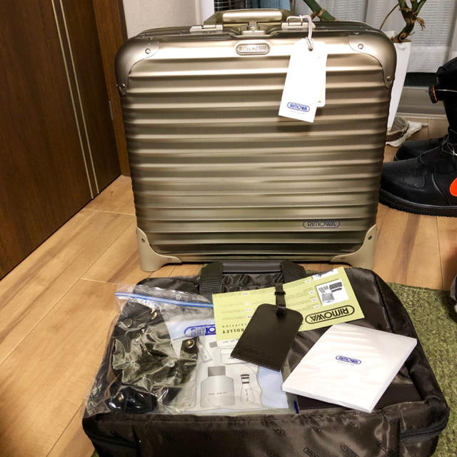 RIMOWA(リモワ)の【新品/希少】二輪 リモワ トパーズ チタニウム ビジネストロリー メンズのバッグ(トラベルバッグ/スーツケース)の商品写真