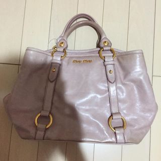 ミュウミュウ(miumiu)のmiumiu ハンドバッグ(ハンドバッグ)