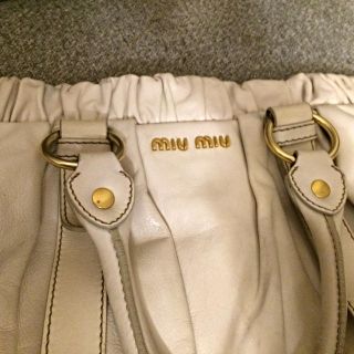 ミュウミュウ(miumiu)のmiumiu バッグ(ハンドバッグ)