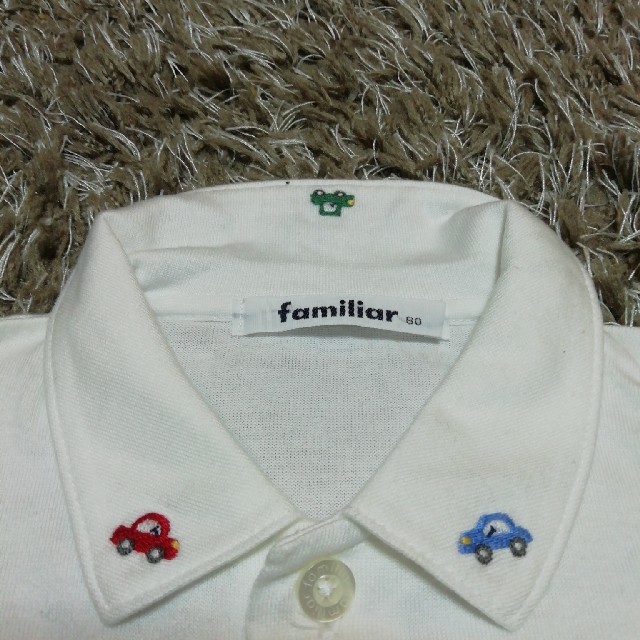 familiar(ファミリア)のちょっとしたお出かけ用にいかが？☆ファミリア　白シャツ　size80 キッズ/ベビー/マタニティのベビー服(~85cm)(シャツ/カットソー)の商品写真