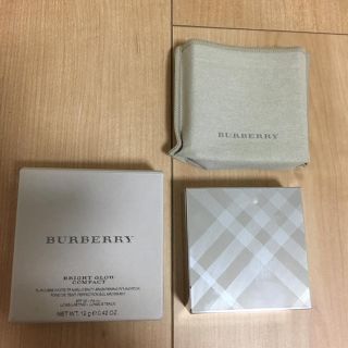 バーバリー(BURBERRY)の《新品》バーバリー ブライトグロウ コンパクト ファンデーション 12(ファンデーション)