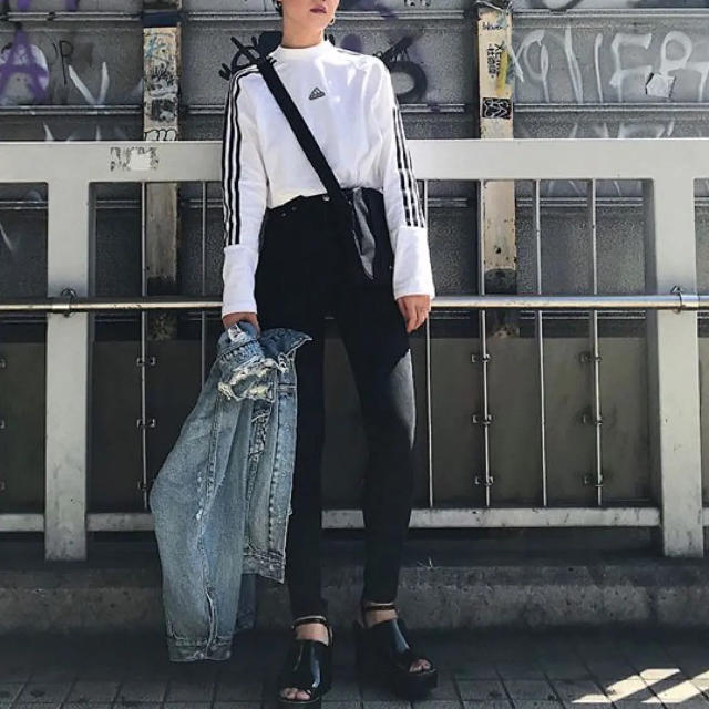 moussy(マウジー)の那智様専用♡moussy×adidas共同開発♡3ラインロングTシャツ レディースのトップス(Tシャツ(長袖/七分))の商品写真