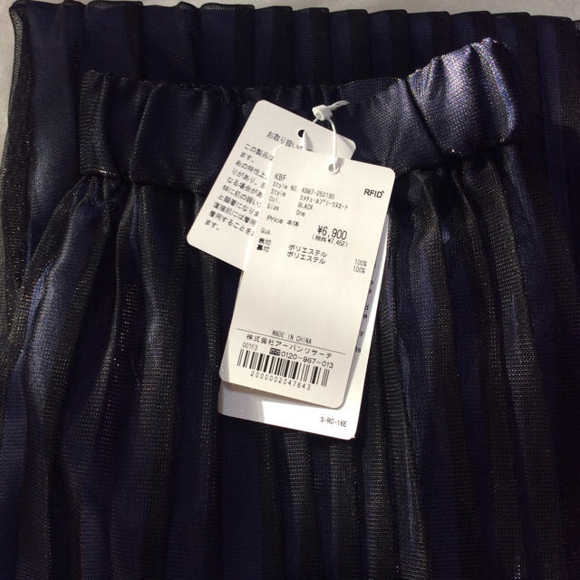 KBF(ケービーエフ)のラメチュールプリーツスカート  BLACK レディースのスカート(ロングスカート)の商品写真