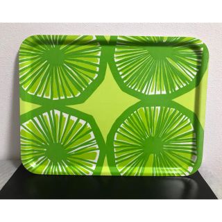 マリメッコ(marimekko)の美品 マリメッコ トレー トレイ 大 アッペルシーニ  グリーン マイヤイソラ (テーブル用品)