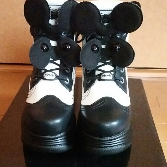 YOSUKE(ヨースケ)の送料無料（未使用）ヨースケのパンダ風厚底スニーカーショートブーツ レディースの靴/シューズ(ブーツ)の商品写真