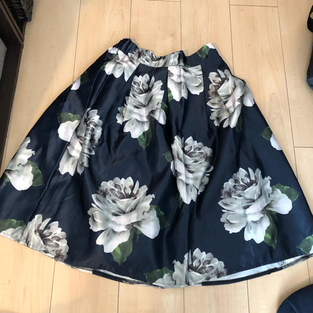 fifth(フィフス)の花柄 Aライン スカート レディースのスカート(ひざ丈スカート)の商品写真