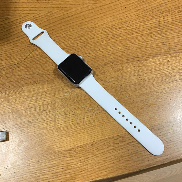 Apple Watch(アップルウォッチ)のApple Watch series2 バンド白 中古 メンズの時計(腕時計(デジタル))の商品写真
