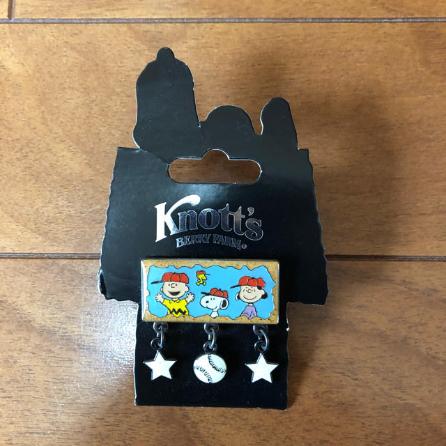 PEANUTS(ピーナッツ)のピンバッチ エンタメ/ホビーのアニメグッズ(バッジ/ピンバッジ)の商品写真