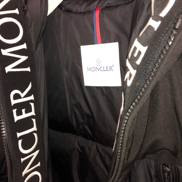 MONCLER(モンクレール)のMONCLER 2018-19AW MONTCLAR ブラック 3 メンズのジャケット/アウター(ダウンジャケット)の商品写真