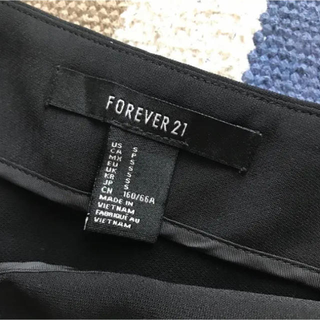 FOREVER 21(フォーエバートゥエンティーワン)のタイトスカート レディースのスカート(ミニスカート)の商品写真