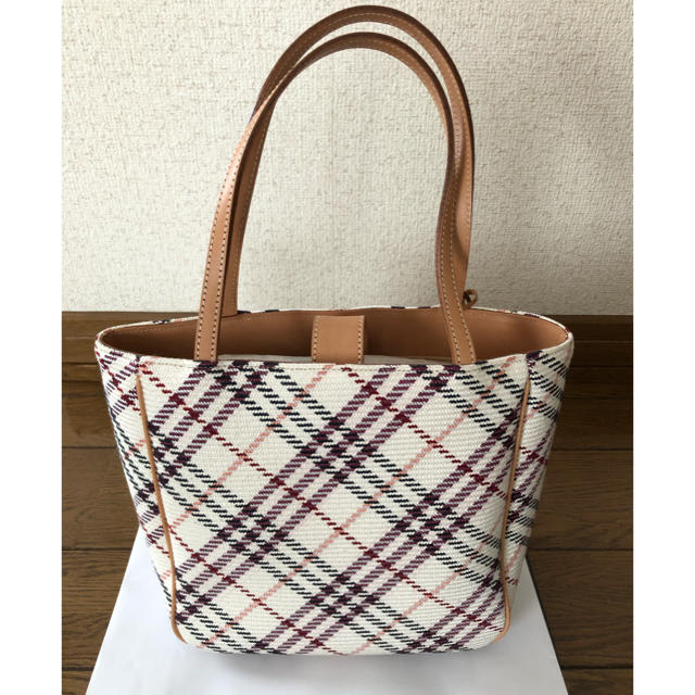 BURBERRY BLUE LABEL(バーバリーブルーレーベル)の【ほぼ未使用】BURBERRY BLUE LABELハンドバッグ レディースのバッグ(ハンドバッグ)の商品写真