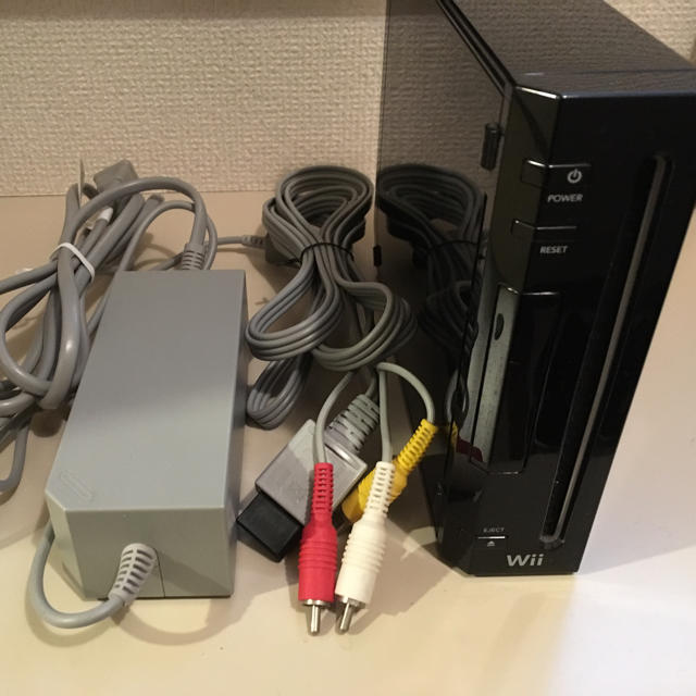 Wii(ウィー)のNintendo Wii 本体 エンタメ/ホビーのゲームソフト/ゲーム機本体(家庭用ゲーム機本体)の商品写真