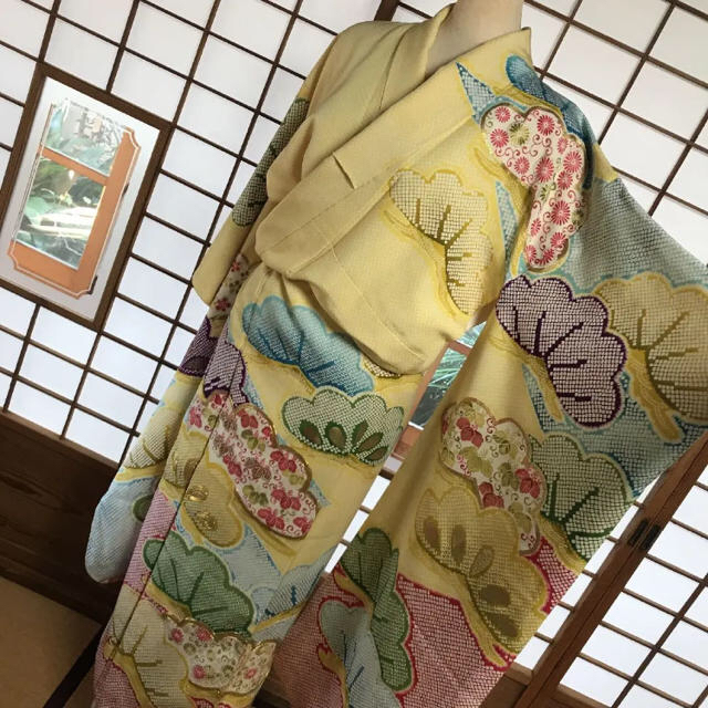 アンティーク 振袖 黄色 クリーム色 松 桐の花 金糸刺繍 鹿の子 正絹 成人式 レディースの水着/浴衣(振袖)の商品写真