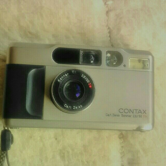 京セラ(キョウセラ)のCONTAX  T2 ストラップ付(ケースなし) スマホ/家電/カメラのカメラ(フィルムカメラ)の商品写真