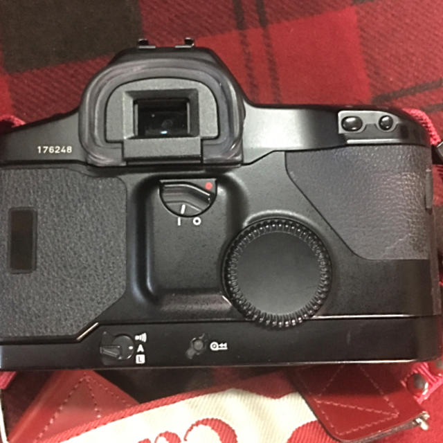 Canon(キヤノン)のCANON キャノン EOS-1N ストラップおまけ  スマホ/家電/カメラのカメラ(フィルムカメラ)の商品写真