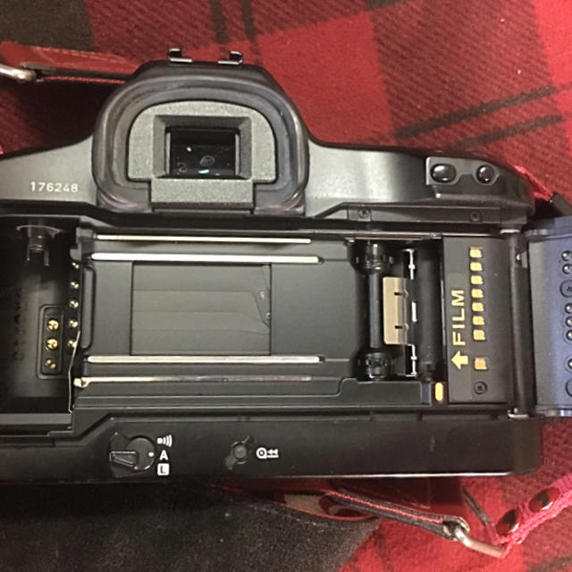 Canon(キヤノン)のCANON キャノン EOS-1N ストラップおまけ  スマホ/家電/カメラのカメラ(フィルムカメラ)の商品写真