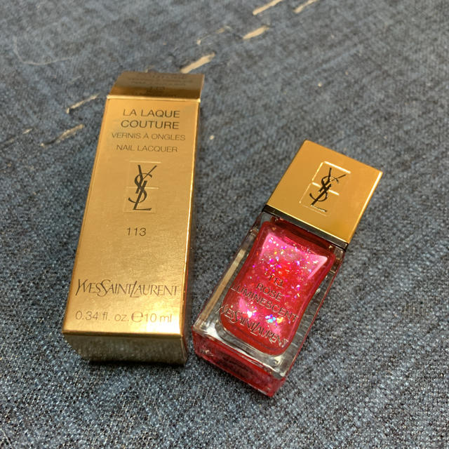 Yves Saint Laurent Beaute(イヴサンローランボーテ)の限定カラー  ララックチュール 113 コスメ/美容のネイル(マニキュア)の商品写真