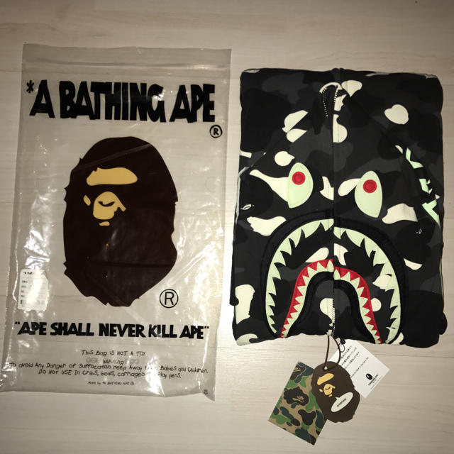 【新品】A BATHING APE 蓄光パーカー