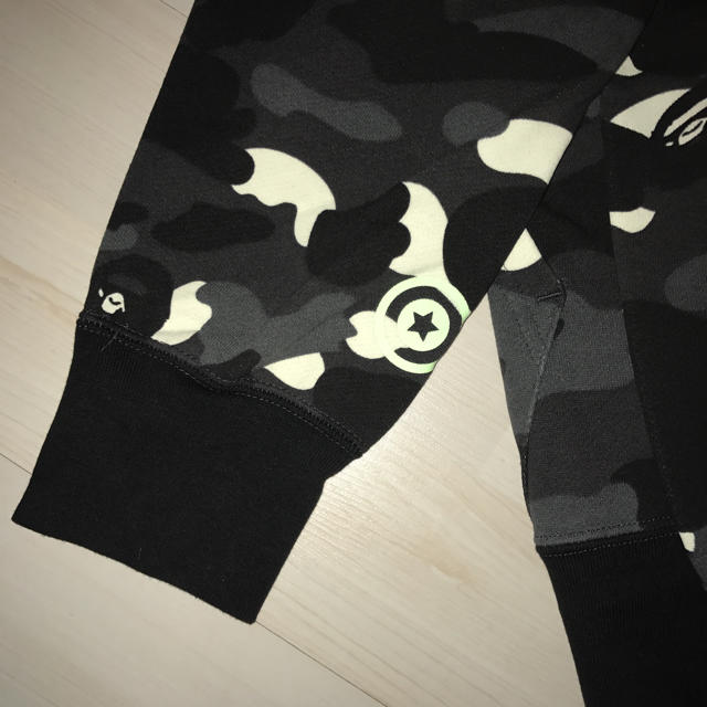 A BATHING APE(アベイシングエイプ)の【新品】A BATHING APE 蓄光パーカー メンズのトップス(パーカー)の商品写真