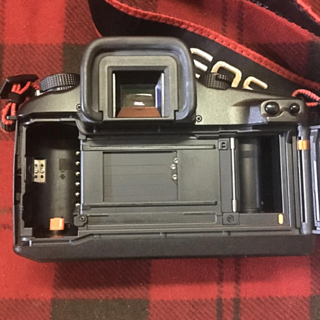 Canon(キヤノン)のCANON キヤノン EOS 7 美品 ストラップおまけ スマホ/家電/カメラのカメラ(フィルムカメラ)の商品写真